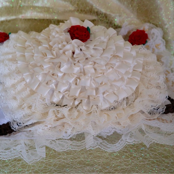 Hand Crafted Red Roses&Lace Pillow Passion Flower-Scented HOST PICK - Picture 6 of 9